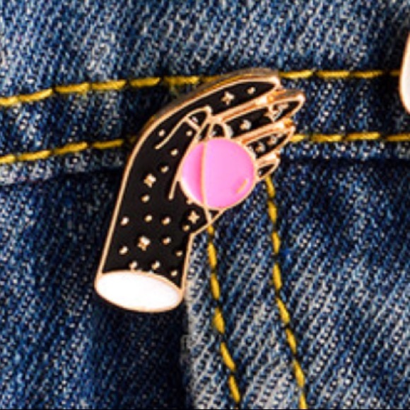 Hand with Pink Planet Orb Pin - Picture 2 of 6